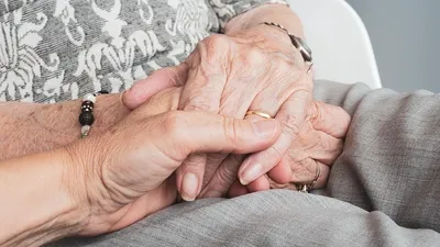 пожилые люди, одиночество, ухудшение памяти, слух, фото - Новости Zakon.kz от 17.07.2025 01:21