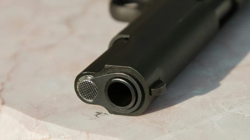 Неизвестный устроил стрельбу на встрече выпускников в США