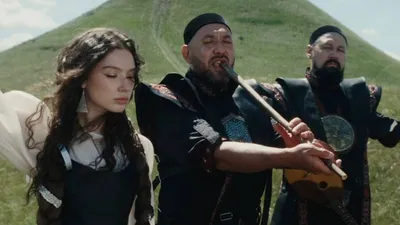 AY YOLA выпустила новый клип, фото - Новости Zakon.kz от 18.07.2025 06:22