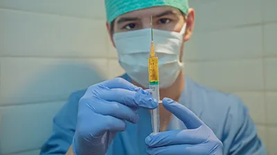 Вакцина, укол, медик, фото - Новости Zakon.kz от 19.07.2025 05:30