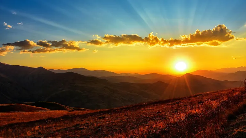 Казахстанцев предупредили о жаре до +42°C и сильных грозах