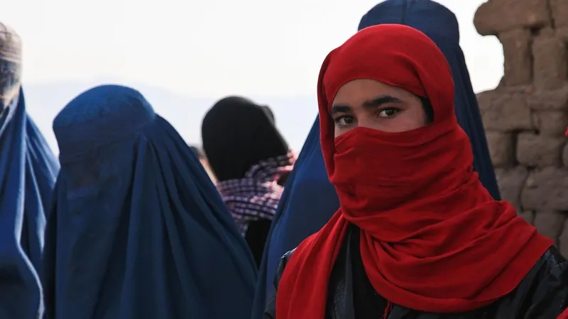 В Афганистане арестовали женщин за неправильное ношение хиджаба