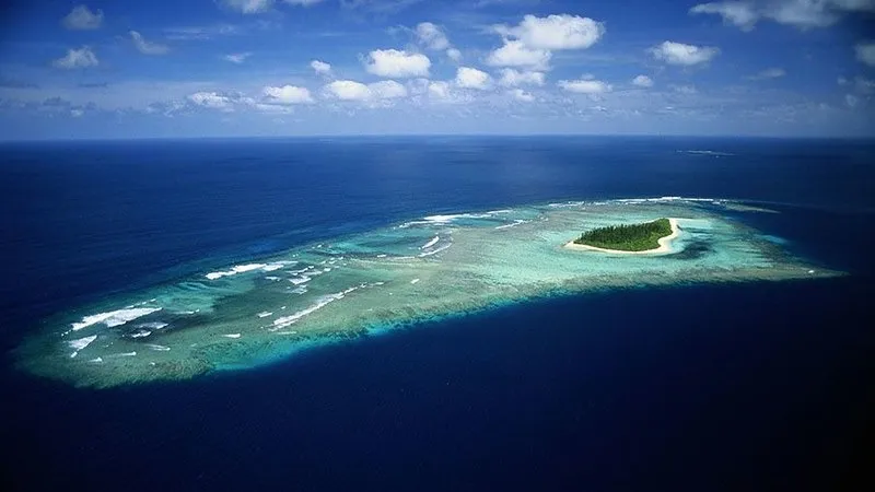 Государство исчезает в Тихом океане: начинается первая в мире миграция целой нации