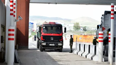 КПП Ак-Тилек на кыргызско-казахстанской границе, контрольно-пропускной пункт Ак-Тилек, пункт пропуска КПП Ак-Тилек, пункты пропуска, пограничная служба Кыргызстана, пограничная зона, пограничные зоны, граница Кыргызстана и Казахстана, границы Кыргызстана и Казахстана, границы КР и РК, граница КР и РК, фото - Новости Zakon.kz от 22.01.2026 12:45