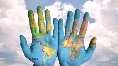 Hands, World, Map image, фото - Новости Zakon.kz от 23.07.2025 12:53