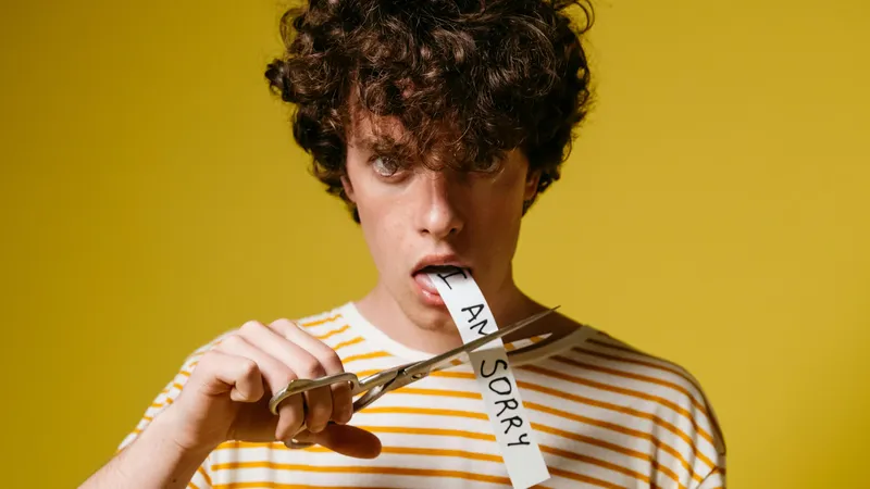 Астрологи перечислили знаки зодиака, которым сложно просить прощение