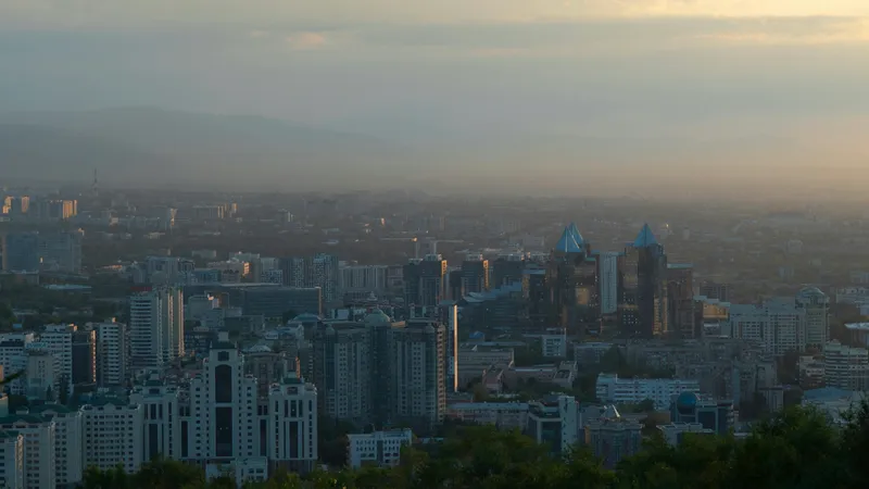 В каких городах Казахстана лучше не выходить на улицу 4 декабря: список и причина