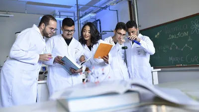 молодые ученые в кабинете, фото - Новости Zakon.kz от 24.07.2025 15:22