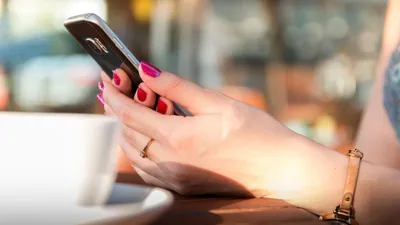 Из-за рекламы "быстрого заработка" акмолинка лишилась 6 млн тенге, фото - Новости Zakon.kz от 24.07.2025 18:32