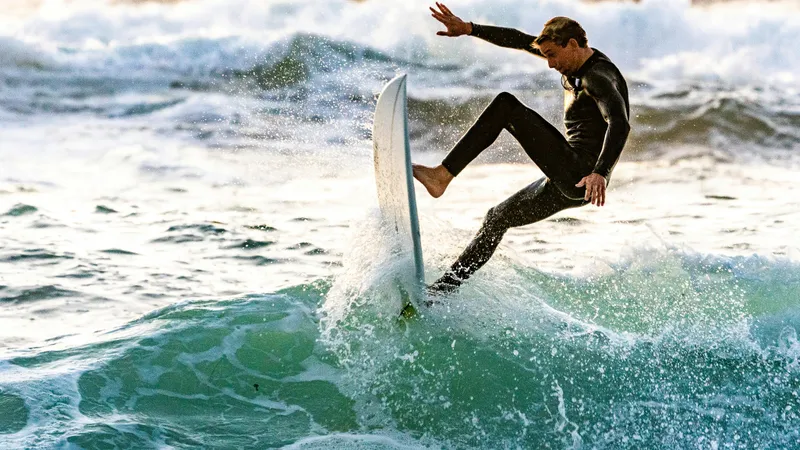 В США 18-летний серфингист отбился от акулы ногой