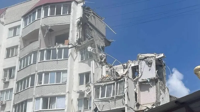 Часть высотки рухнула в результате взрыва в российском городе: есть погибшие