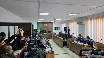 участники процесса по дел об убийстве Шерзата Полата, фото - Новости Zakon.kz от 25.07.2025 10:49