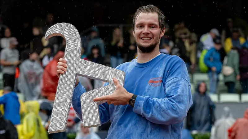 Бублик выиграл второй титул подряд ATP 250 на грунте за две недели