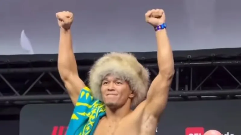 Асу Алмабаев одержал победу на турнире UFC в Абу-Даби