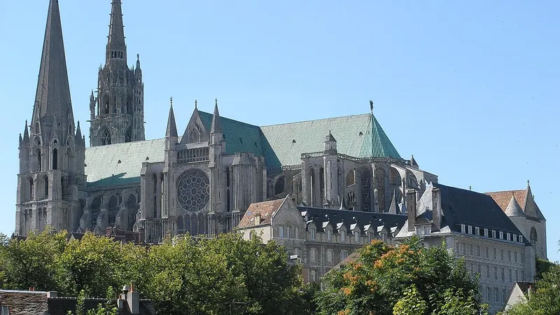 Два пожара за сутки произошли в церкви Нотр-Дам-де-Шам в Париже