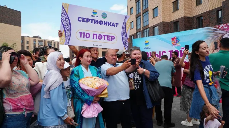 11 лет ожидания закончились: обманутые дольщики в Косшы получили свои квартиры в День города