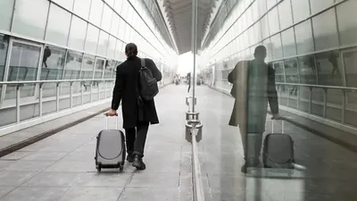 самолеты, ручная кладь, чемоданы, туристы, фото - Новости Zakon.kz от 27.07.2025 09:24