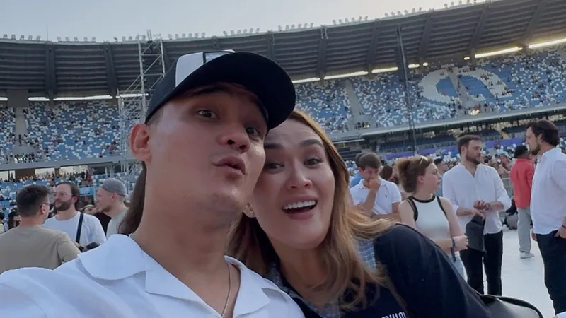 "Ждал 25 лет": казахстанский артист увидел кумира и влюбился в Грузию