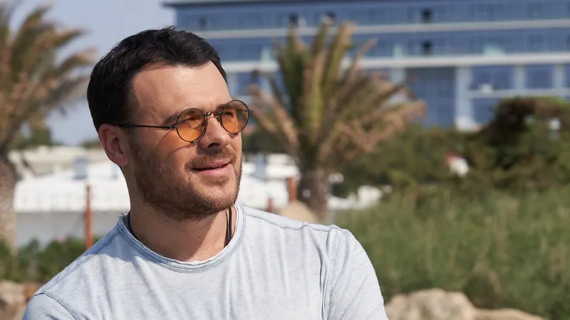 "Лейла лучше": новая песня богатейшего азербайджанца вызвала волну сравнений его жен