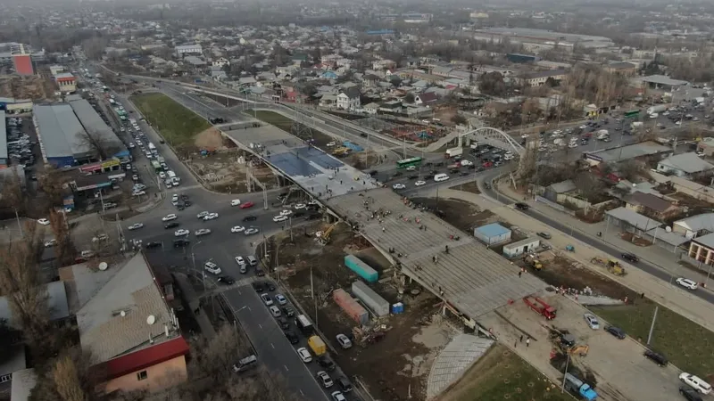 В Алматы принудительно изымут 74 земельных участка для строительства дорог