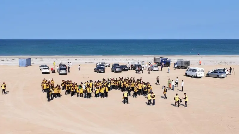 В Актау прошел массовый субботник по очистке побережья Каспия