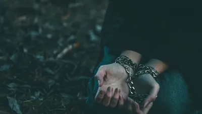 Трудовое рабство, эксплуатация труда, эксплуатация людей, похищение людей, рабство, принудительный труд, торговля людьми , сурет - Zakon.kz жаңалық 30.07.2025 10:08