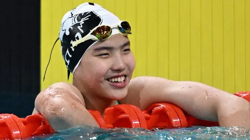 12-летняя китаянка сотворила историю на ЧМ-2025 по плаванию