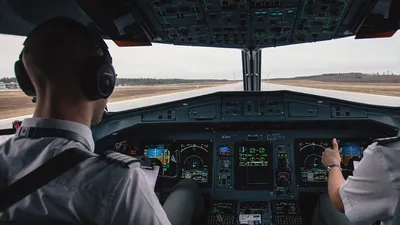 Пилота арестовали из-за детской порнографии сразу после приземления самолета, фото - Новости Zakon.kz от 30.07.2025 02:25