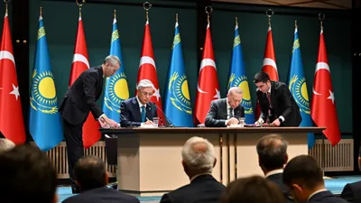 подписание документов, фото - Новости Zakon.kz от 29.07.2025 21:44