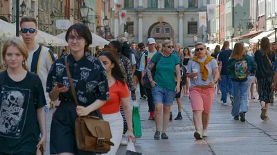 Во Франции запрещают гулять полуголыми, фото - Новости Zakon.kz от 30.07.2025 04:04