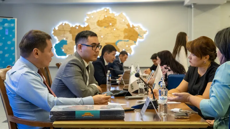 День открытых дверей в фонде "Даму": 165 предпринимателей получили консультацию в Алматы