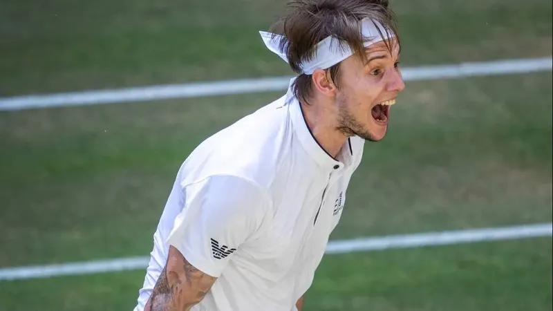 Лучший теннисист Казахстана пропустит два "Мастерса" подряд