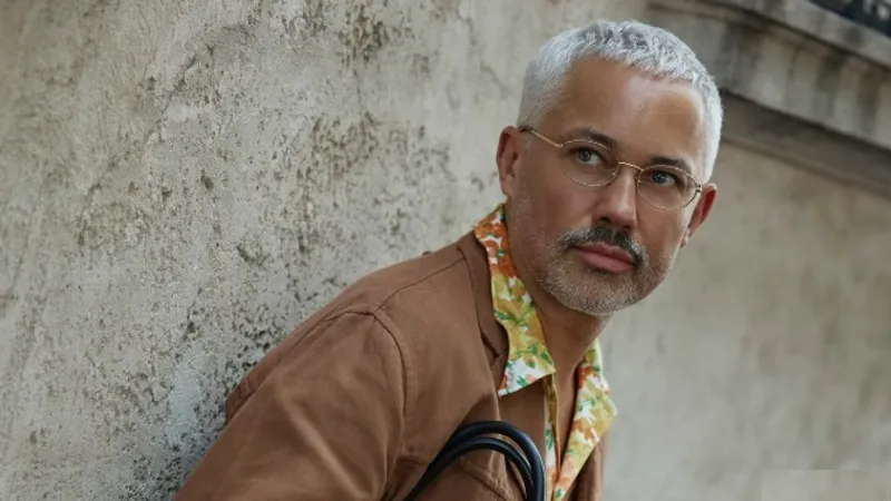 Как во время жары выглядеть модно, рассказал популярный стилист