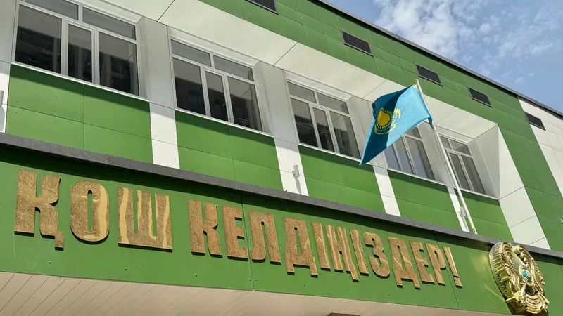 Нельзя все взваливать на учителей: депутат предлагает вернуть школьных инспекторов