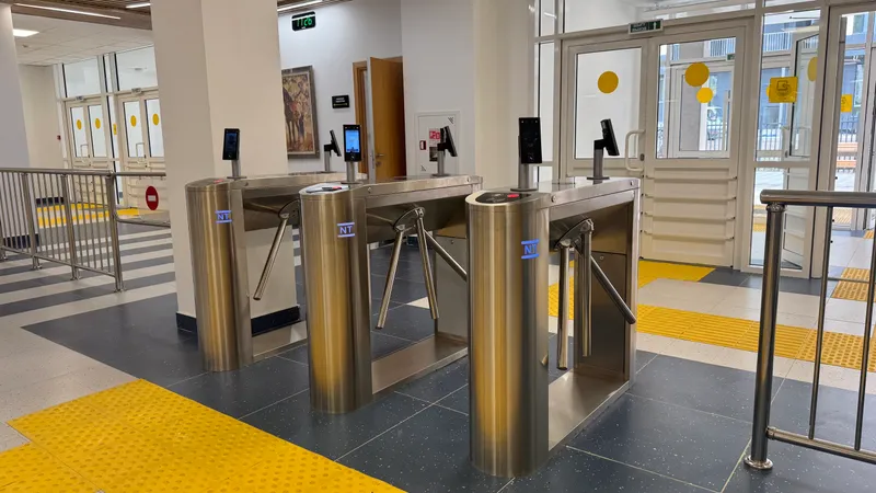 В Караганде подросток терроризировал школьников