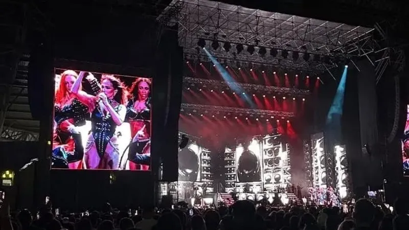 Несколько детей потерялись в Астане во время концерта Дженнифер Лопес