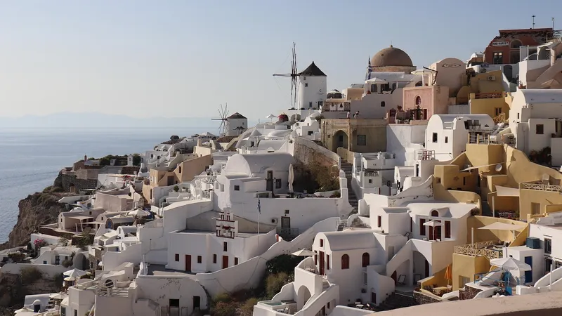 В Греции многодетная мать выбросила в море тяжелобольную дочь в коме