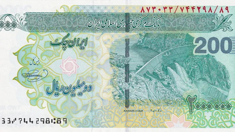 Деноминацию национальной валюты планируют провести в Иране