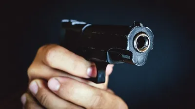 американец застрелил пожилую соседку, приняв ее за инопланетянку, фото - Новости Zakon.kz от 04.08.2025 07:21