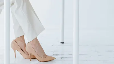 как правильно сидеть, физкультура, нога на ногу, вред, врачи, фото - Новости Zakon.kz от 06.08.2025 13:04