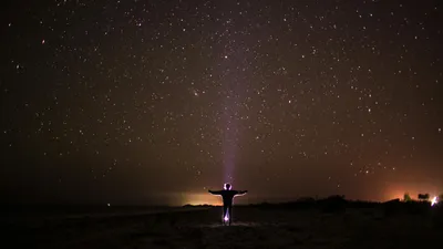 Звездное небо, человек, космос, фото - Новости Zakon.kz от 07.08.2025 07:55