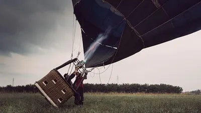 воздушный шар врезался в школу, фото - Новости Zakon.kz от 08.08.2025 22:37