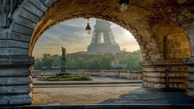 Франция планирует сэкономить, отменив госпраздники, фото - Новости Zakon.kz от 11.08.2025 01:03