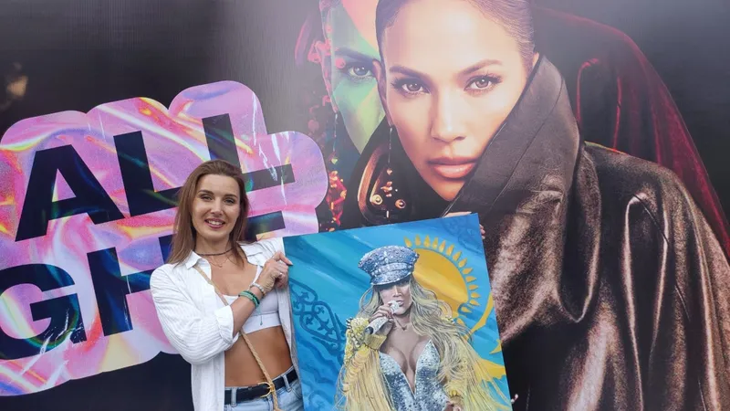 Подарок от всего сердца: зрительница из Петропавловска привезла портрет для Дженнифер Лопес