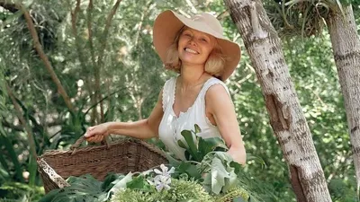 Памела Андерсон выпустила соленые огурцы с розами, фото - Новости Zakon.kz от 11.08.2025 08:38