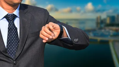 Костюм, часы, город, фото - Новости Zakon.kz от 12.08.2025 04:30