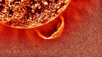 на Солнце возобновились выбросы протуберанцев, фото - Новости Zakon.kz от 12.08.2025 21:25