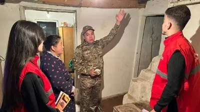 Пожарный инспектор, проверка пожарной безопасности, фото - Новости Zakon.kz от 12.08.2025 10:02