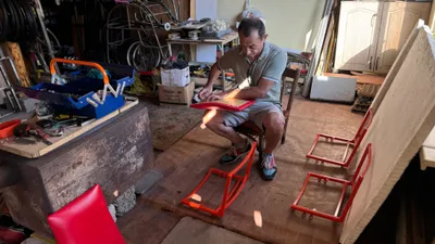 Веломобиль, ретромобиль, Кулибин, гараж, Шымкент, необычные транспортные средства, бензин, запах свежей краски, сварка, Равшан Халметов, фото - Новости Zakon.kz от 13.08.2025 12:50