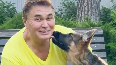 российский и казахстанский медиа менеджер Арман Давлетяров с собакой, фото - Новости Zakon.kz от 13.08.2025 09:31